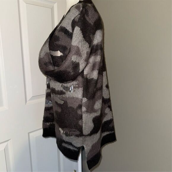 LOGO Lavish Lori Goldstein Womens Gray Camo V-Neck Sweater Sequin Accents Size S - Picture 3 of 13